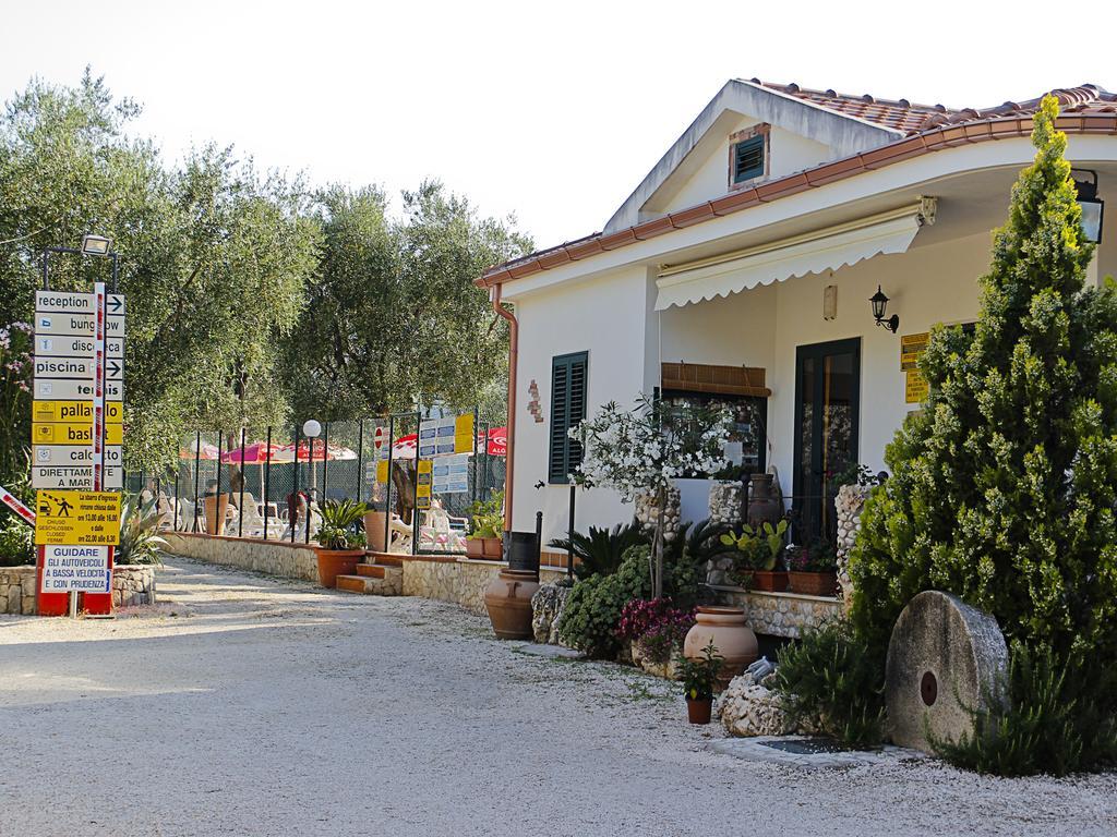Camping Village Degli Ulivi 마티나타 외부 사진